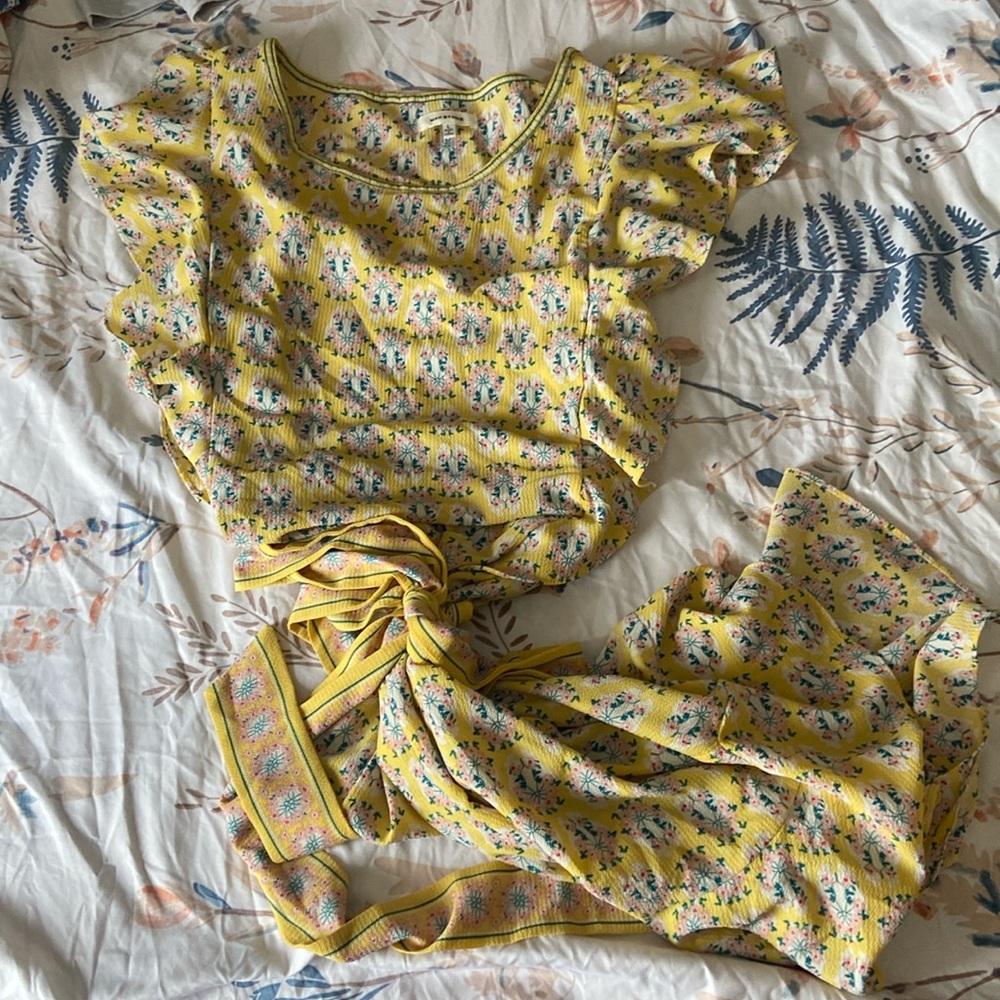 Max studio cute Easter yellow sniffing dress size large